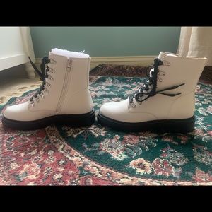 White RAID Sofia flat lace boots